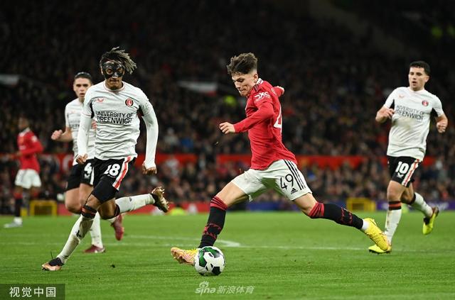 在他的首個 在他的首個